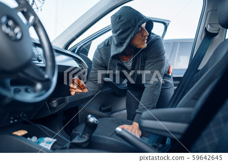 Car robber takes the wallet, stealing Car robber takes the wallet, stealing 59642645