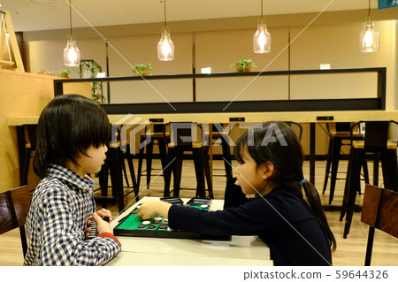 哥哥和姐姐玩奧賽羅 59644326