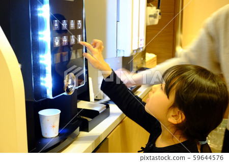 Girls asking for drinks at the drink bar 59644576