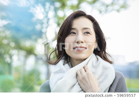 Female muffler outdoor winter 59659557