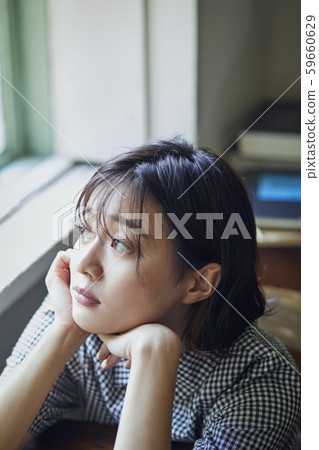 Female portrait lifestyle 59660629