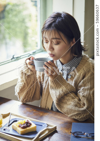 Women's lifestyle tea time 59660637