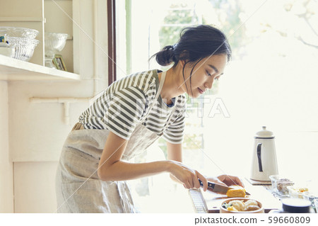 Women's lifestyle Lunch box making 59660809