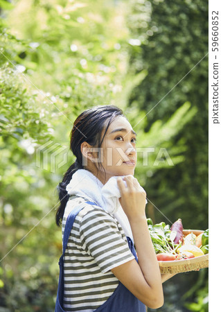 Women lifestyle agriculture 59660852