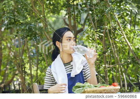 Women lifestyle agriculture 59660868