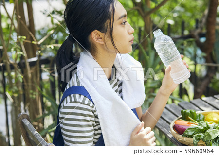 Women lifestyle agriculture 59660964