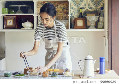 Women's lifestyle Lunch box making Women's lifestyle Lunch box making 59660989