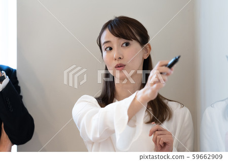 Female meeting whiteboard Female meeting whiteboard 59662909