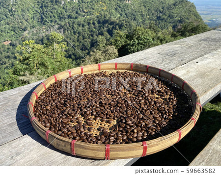 Coffee beans in wood baskets on the wood table Coffee beans in wood baskets on the wood table 59663582