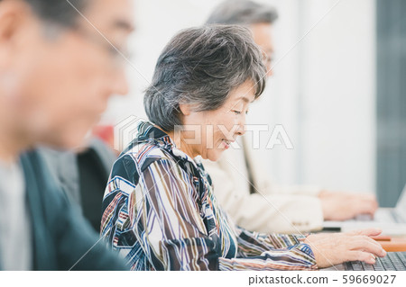 senior, business, businessperson 59669027