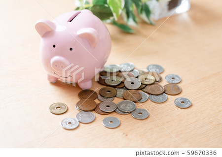 豬存錢罐和零錢 豬存錢罐和零錢 59670336