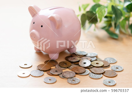 豬存錢罐和零錢 59670337