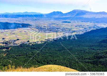 Autumn view of Nishiyuura Park Observatory, Grass Colored Leaves [Aso City, Kumamoto Prefecture] 59670365