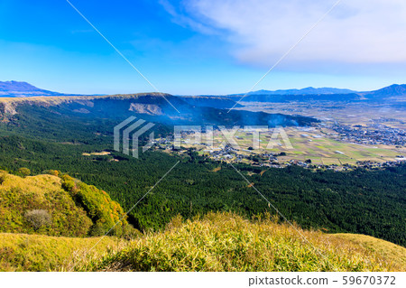 Autumn view of Nishiyuura Park Observatory, Grass Colored Leaves [Aso City, Kumamoto Prefecture] 59670372