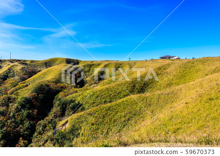Autumn view of Nishiyuura Park Observatory, Grass Colored Leaves [Aso City, Kumamoto Prefecture] 59670373