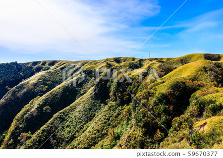 Autumn view of Nishiyuura Park Observatory, Grass Colored Leaves [Aso City, Kumamoto Prefecture] 59670377