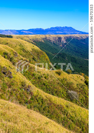Autumn view of Nishiyuura Park Observatory, Grass Colored Leaves [Aso City, Kumamoto Prefecture] 59670383