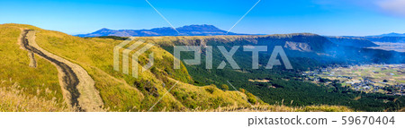 Nishiyuura Park Observatory's autumn scenery and grass autumn leaves panorama [Aso City, Kumamoto Prefecture] 59670404