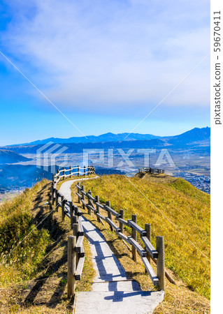 西湯浦公園展望台的秋天景色，草色的葉子[熊本縣阿蘇市] 59670411