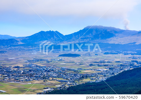 Autumn view of Nishiyuura Park Observatory, Grass Colored Leaves [Aso City, Kumamoto Prefecture] 59670420