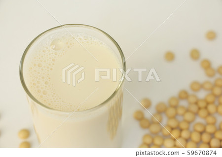 Soy milk 59670874