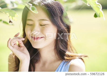 Female beauty green 59672126