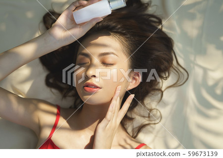 女人的美麗夏天 女人的美麗夏天 59673139