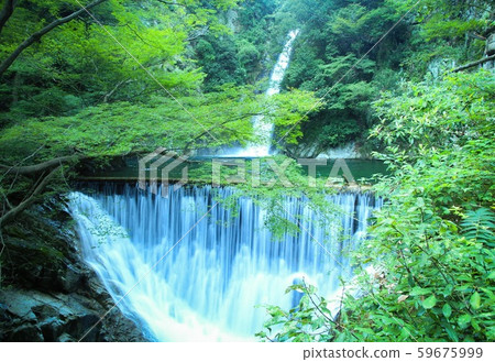 平和瀑布 59675999