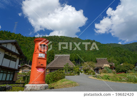 京都市美山町的茅草村 京都市美山町的茅草村 59682420