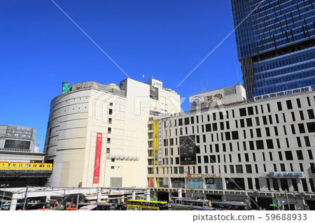 November Tokyu Toyoko 13 South Building, Shibuya Station and bus stop 59688933