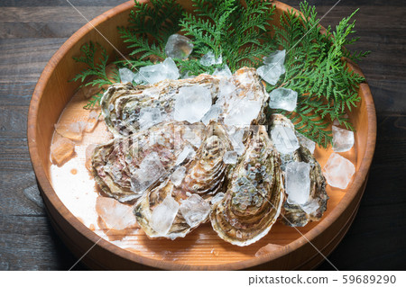 Oyster with shell Oyster with shell 59689290