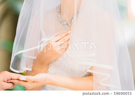 Chapel bride and groom rings 59690055
