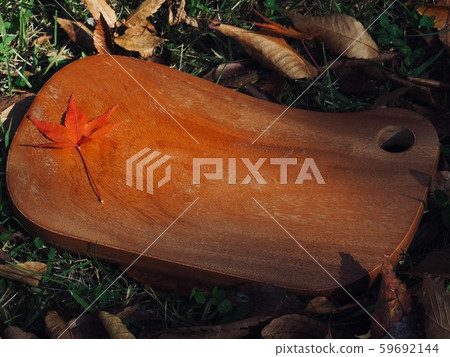 木切板和楓葉 59692144