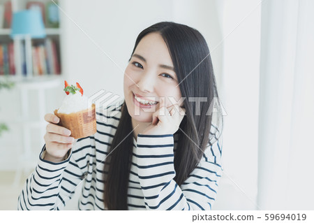 Young woman smile eating delicious 59694019