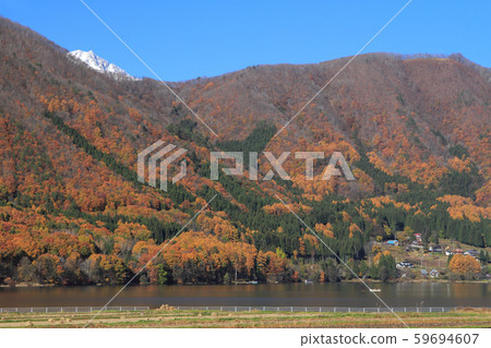 Lake Kisaki in the late autumn 59694607