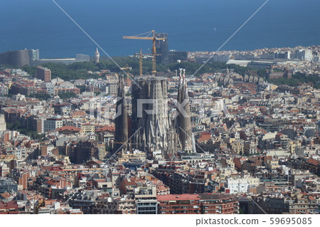 從卡梅爾要塞看到的櫻田家族教堂（西班牙） 59695085