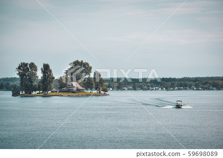 Autumn landscape in the 1000 islands. Houses, Autumn landscape in the 1000 islands. Houses, 59698089