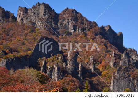 Autumn leaves of Myogi-yama 59699015