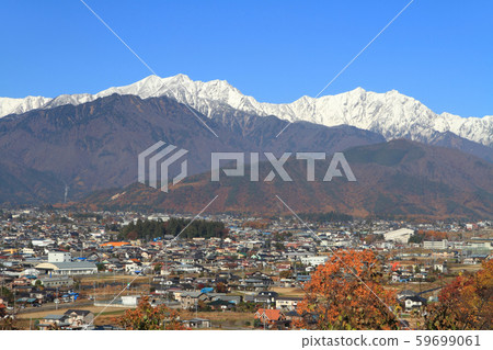 下雪的北阿爾卑斯山和信濃大町 下雪的北阿爾卑斯山和信濃大町 59699061