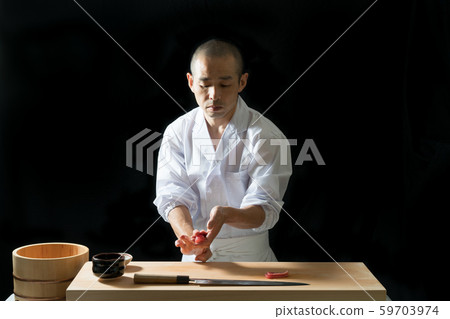 Bamboo grasping sushi 59703974