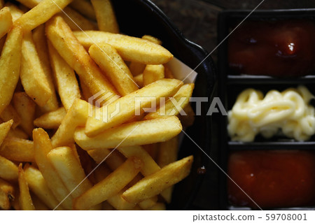 French fries with many flavors of sauce. 59708001