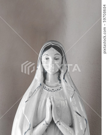 Madonna vintage porcelain statue Madonna vintage porcelain statue 59708684