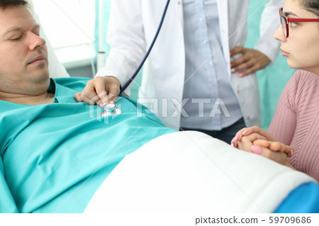 Doctor cheking condition of client 59709686