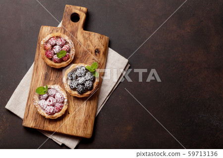 Set of cakes with berries Set of cakes with berries 59713136