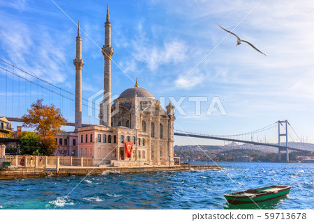 Beautiful Ortakoy Mosque in Istanbul, close view Beautiful Ortakoy Mosque in Istanbul, close view 59713678