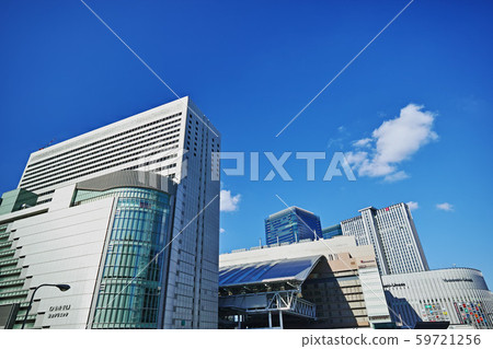 大阪梅田JR大阪站大型屋頂和淀橋梅田塔 大阪梅田JR大阪站大型屋頂和淀橋梅田塔 59721256