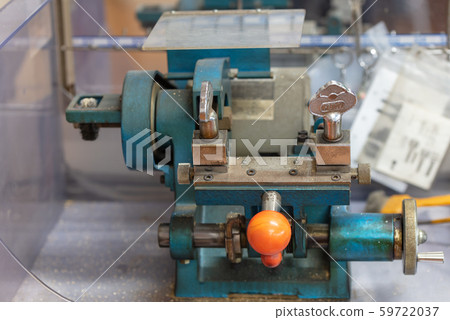 Duplicate key duplicating machine 59722037