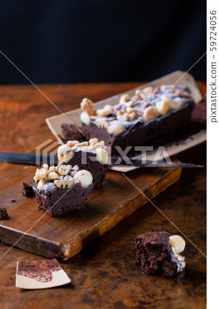 Gateau chocolate with lots of nuts 59724056