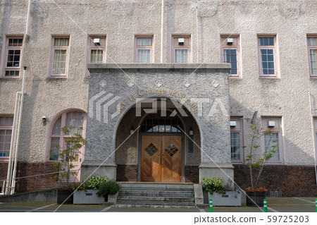 Kurashiki Central College of Nursing, Arch-shaped entrance porch 59725203