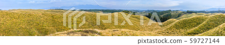 Autumn view of Hakoishi Pass, grass foliage panorama [Aso City, Kumamoto Prefecture] 59727144